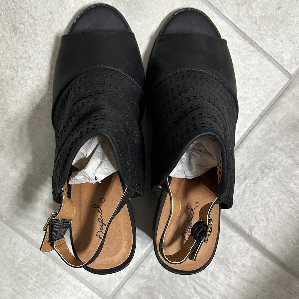 Qupid Black Cut-Out Sandals - Picture 1 of 4